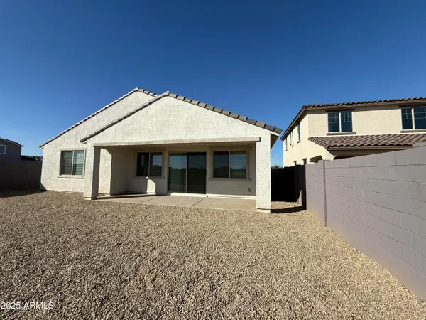 $2,700 | 10155 West Columbus Avenue, Avondale, AZ 85392