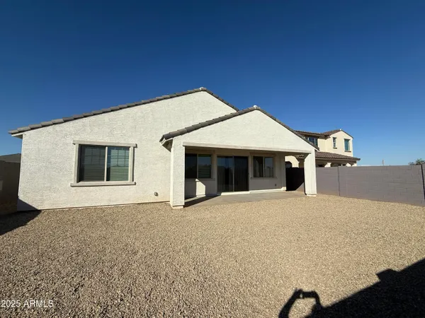 $2,700 | 10155 West Columbus Avenue, Avondale, AZ 85392