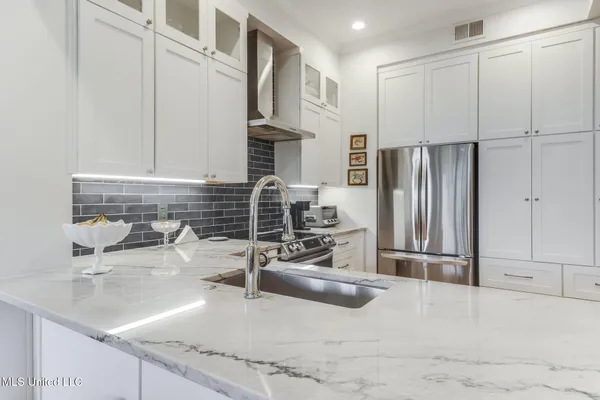 $595,000 | 1100 West Beach Boulevard, Unit 203, Pass Christian, MS 39571