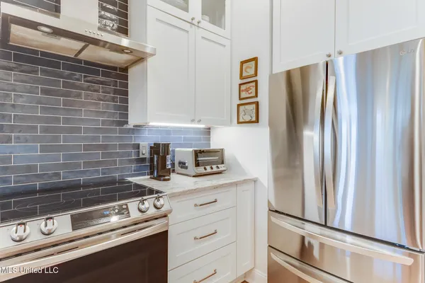 $595,000 | 1100 West Beach Boulevard, Unit 203, Pass Christian, MS 39571