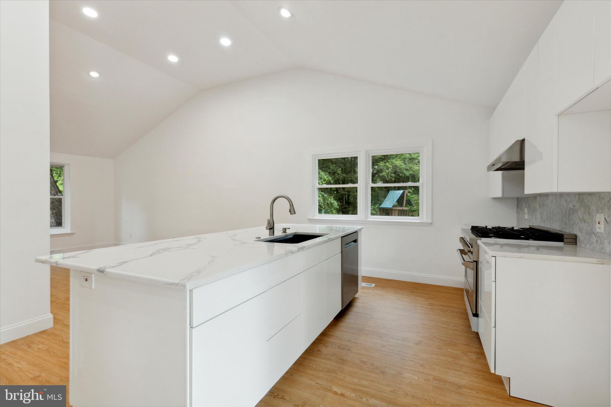 1622 Winston Road Gladwyne, PA 19035 - Photo 4 of 33 Gallery Image 4