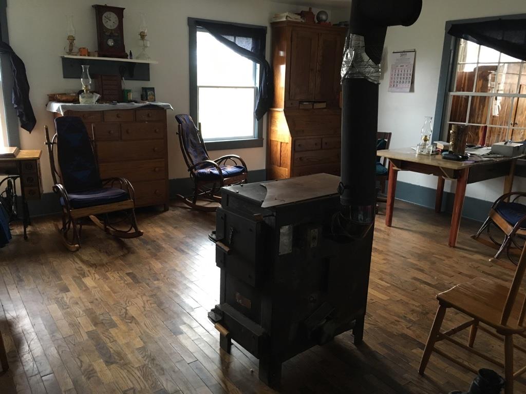 4072 Muckle Branch Road Ethridge, TN 38456 - Photo 8 of 28 living room