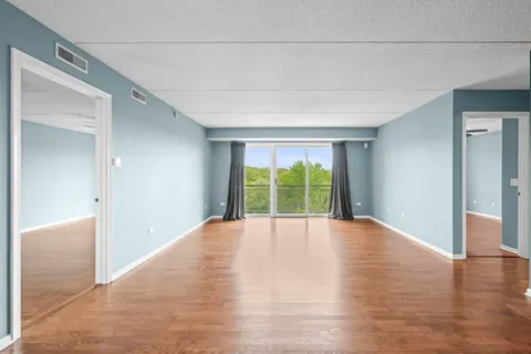 $375,000 | 6807 North Milwaukee Avenue, Unit 601, Niles, IL 60714