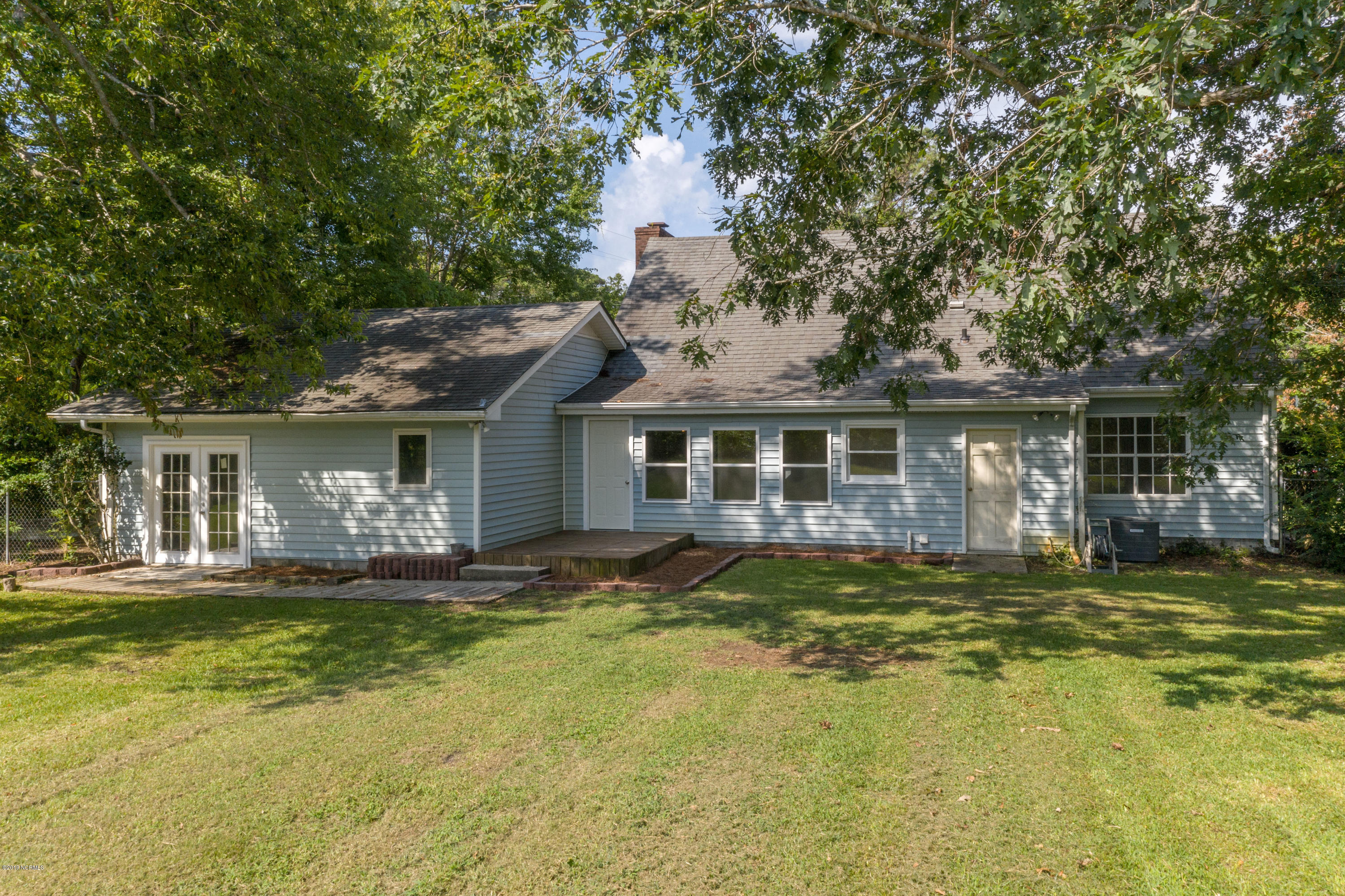 508 Friendly Road Morehead City, NC 28557 - Photo 6 of 27 Backyard