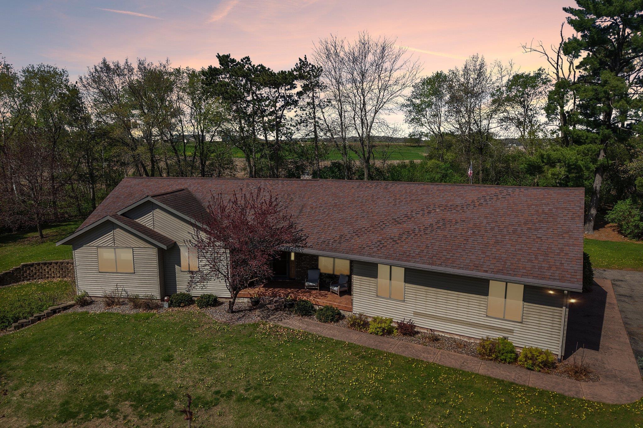 402 Derby Row Reedsburg, WI 53959 - Photo 2 of 49