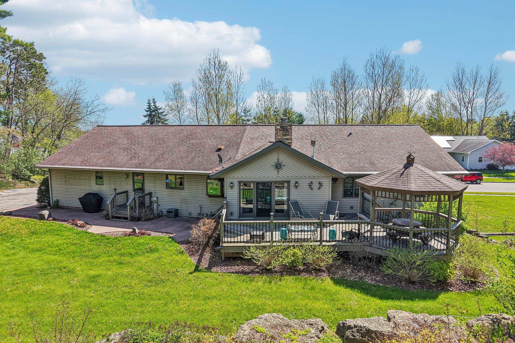 402 Derby Row Reedsburg, WI 53959 - Photo 3 of 49