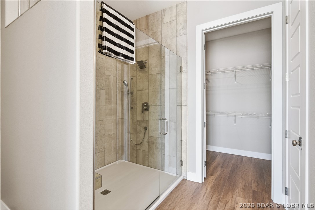 1184 Jeffries Road, Unit 318 Osage Beach, MO 65065 - Photo 19 of 51 Lakeside Ensuite full bath complete with spacious