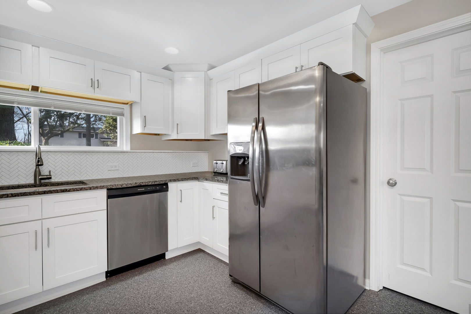 33 Scarsdale Road Montgomery, IL 60538 - Photo 12 of 33 Gallery Image 12