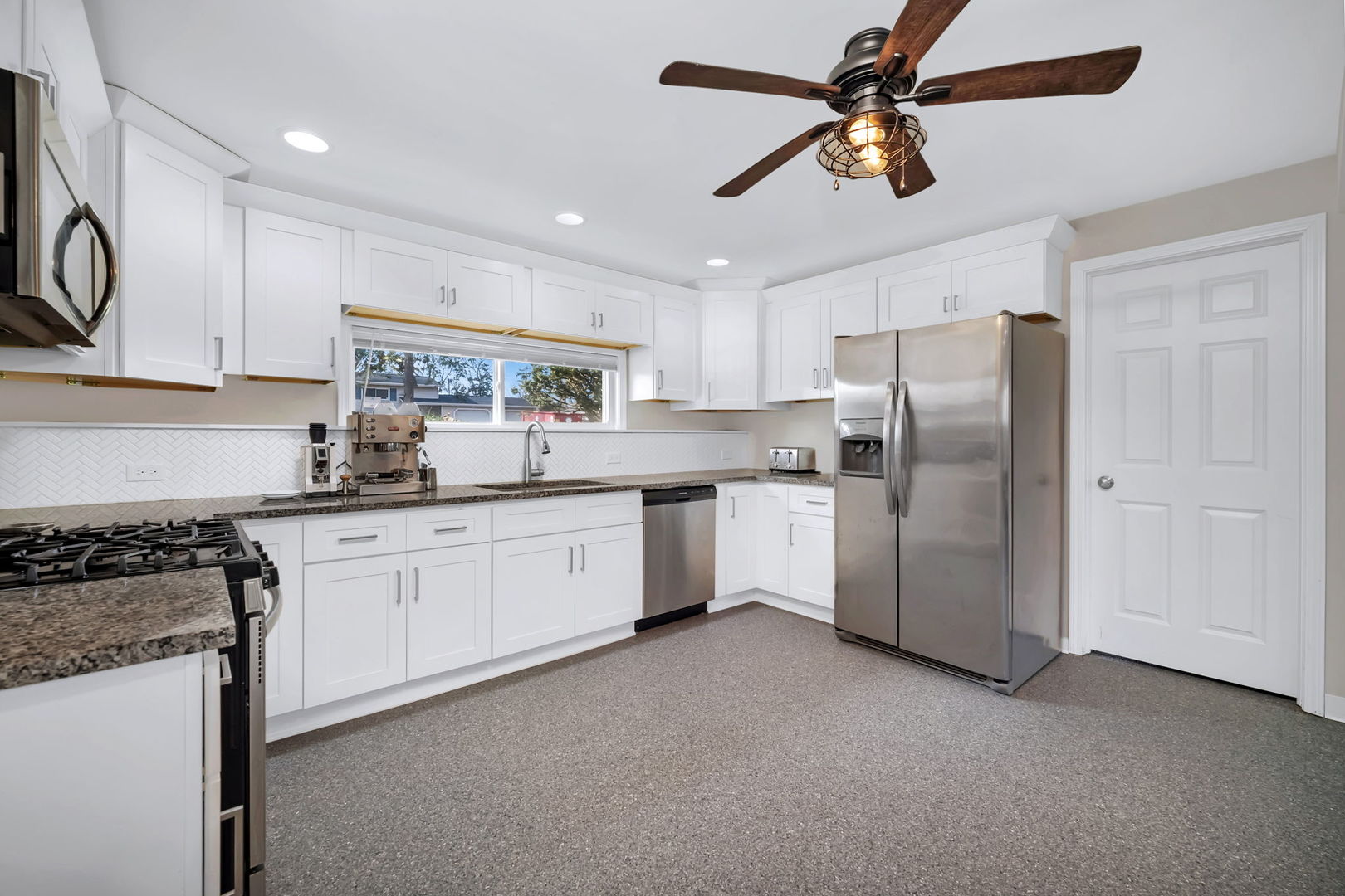 33 Scarsdale Road Montgomery, IL 60538 - Photo 7 of 33 Gallery Image 7