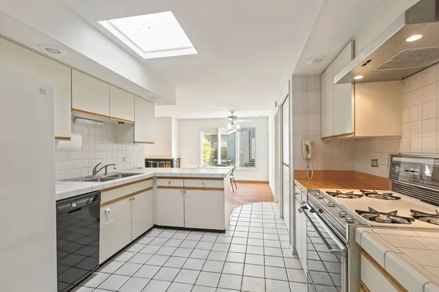 $423,000 | 920 Eden Drive, Schaumburg, IL 60169