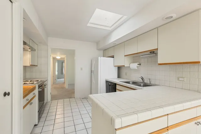 $423,000 | 920 Eden Drive, Schaumburg, IL 60169