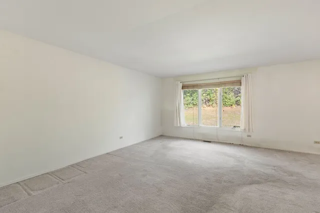 $423,000 | 920 Eden Drive, Schaumburg, IL 60169