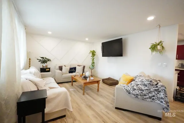 $325,000 | 238 Dorothy Avenue, Gooding, ID 83330