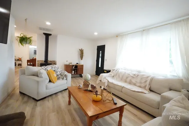 $325,000 | 238 Dorothy Avenue, Gooding, ID 83330