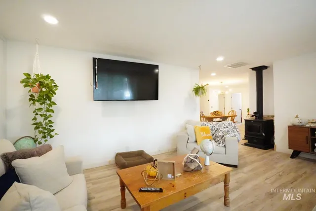 $325,000 | 238 Dorothy Avenue, Gooding, ID 83330