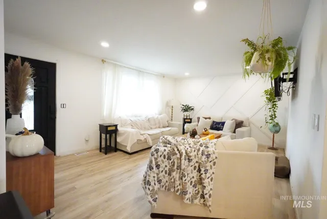 $325,000 | 238 Dorothy Avenue, Gooding, ID 83330