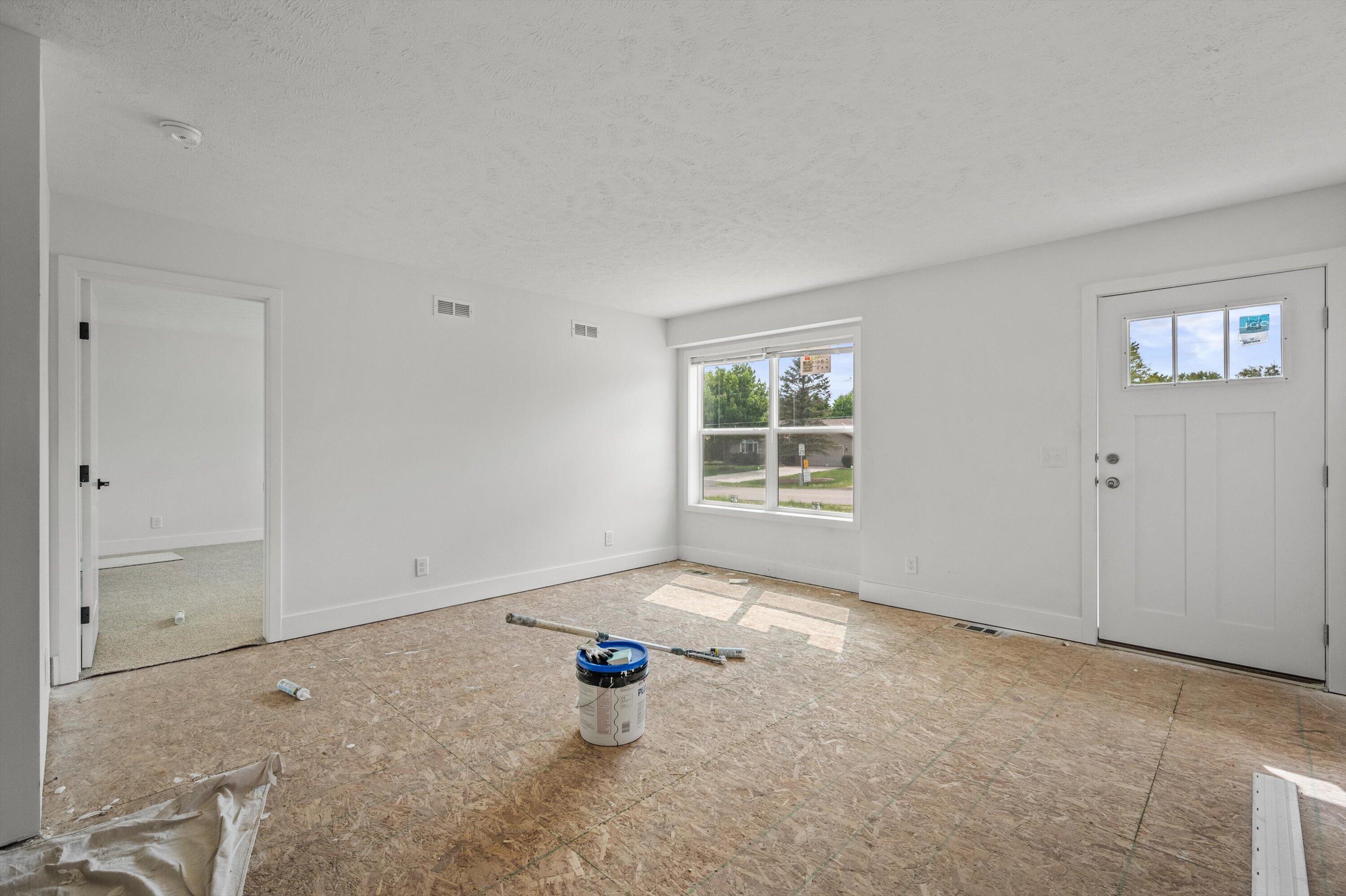 6910 Shady Lane Road Newburg, WI 53090 - Photo 6 of 27 Living Room