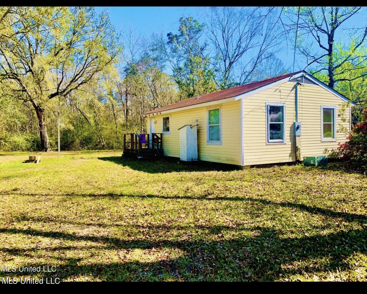 7609 Martin Bluff Road Gautier, MS 39553 - Photo 2 of 7 468601CA-E52A-43DD-8A76-954848E0FFB3