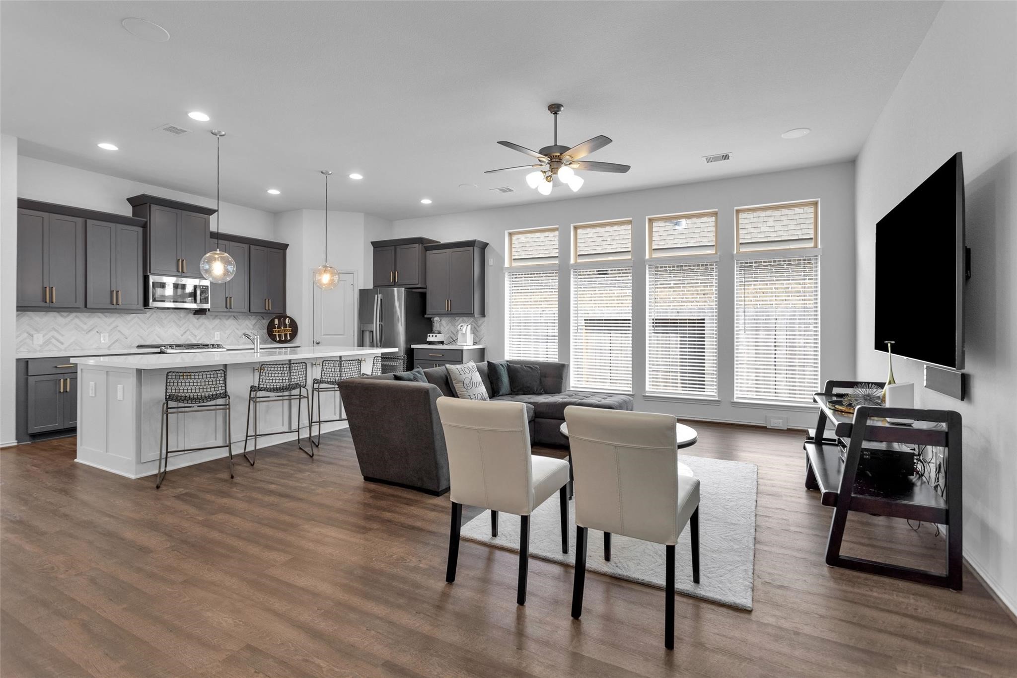 549 Cedar Harbor Court Conroe, TX 77304 - Photo 6 of 25
