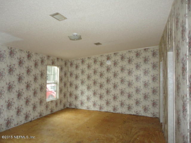 9440 Ridge Boulevard Jacksonville, FL 32208 - Photo 11 of 25 11. MASTER BEDROOM VIEW 2