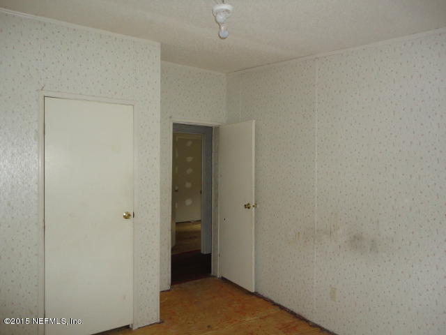9440 Ridge Boulevard Jacksonville, FL 32208 - Photo 19 of 25 19. BEDROOM 2 VIEW 2