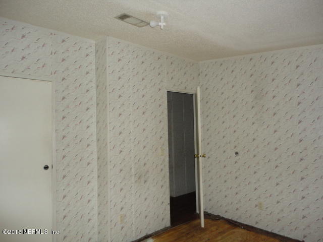 9440 Ridge Boulevard Jacksonville, FL 32208 - Photo 23 of 25 23. BEDROOM 4 VIEW 2