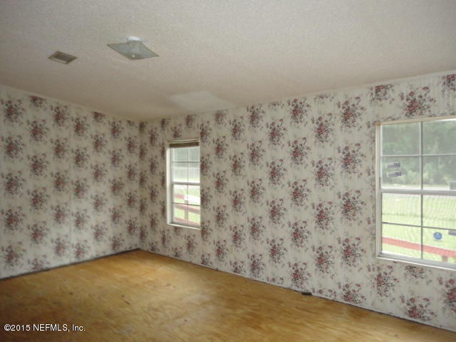 9440 Ridge Boulevard Jacksonville, FL 32208 - Photo 10 of 25 10. MASTER BEDROOM