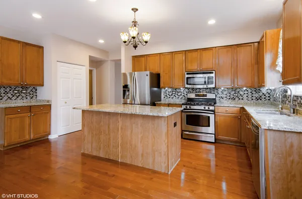 $3,600 | 285 Seaton Court, Lake Zurich, IL 60047
