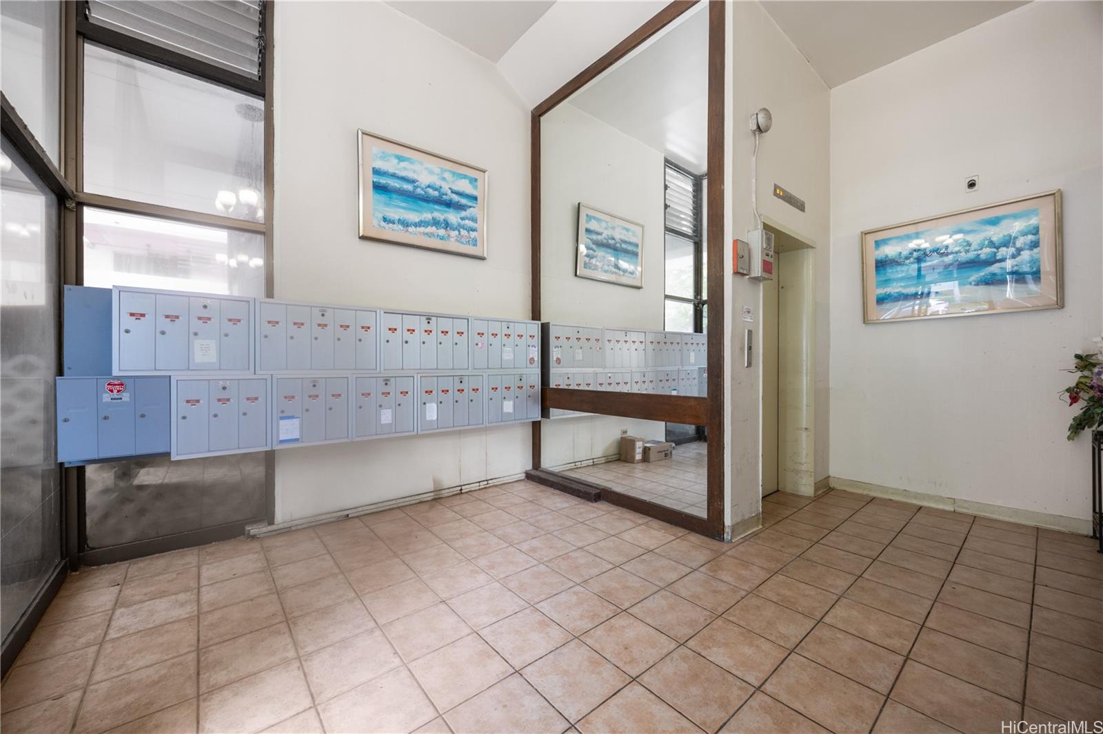 412 Launiu Street Honolulu, HI 96815 - Photo 17 of 20 an empty room with windows