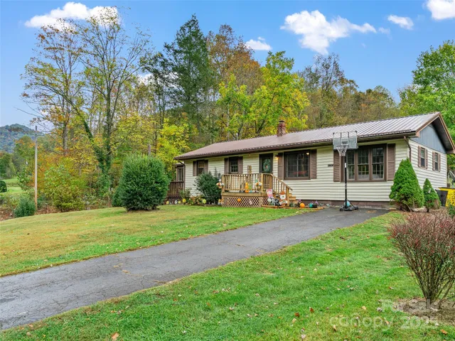 $335,000 | 1030 Hughes Gap Road, Bakersville, NC 28705