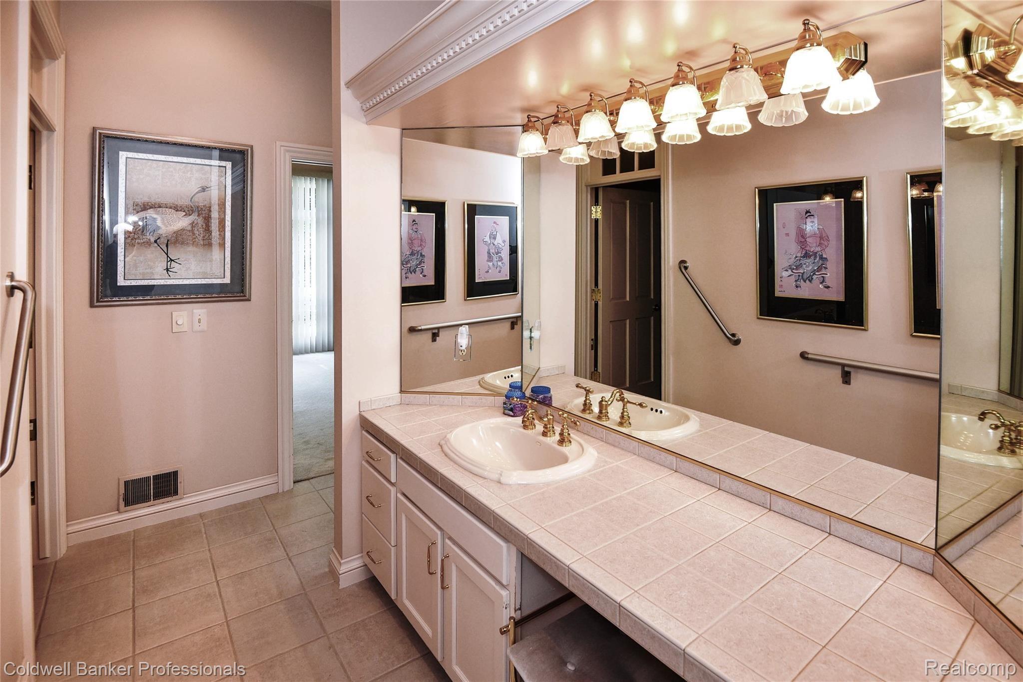 9250 Fox Hollow Road Clarkston, MI 48348 - Photo 21 of 42 Master Bath Vanity 2.jpg