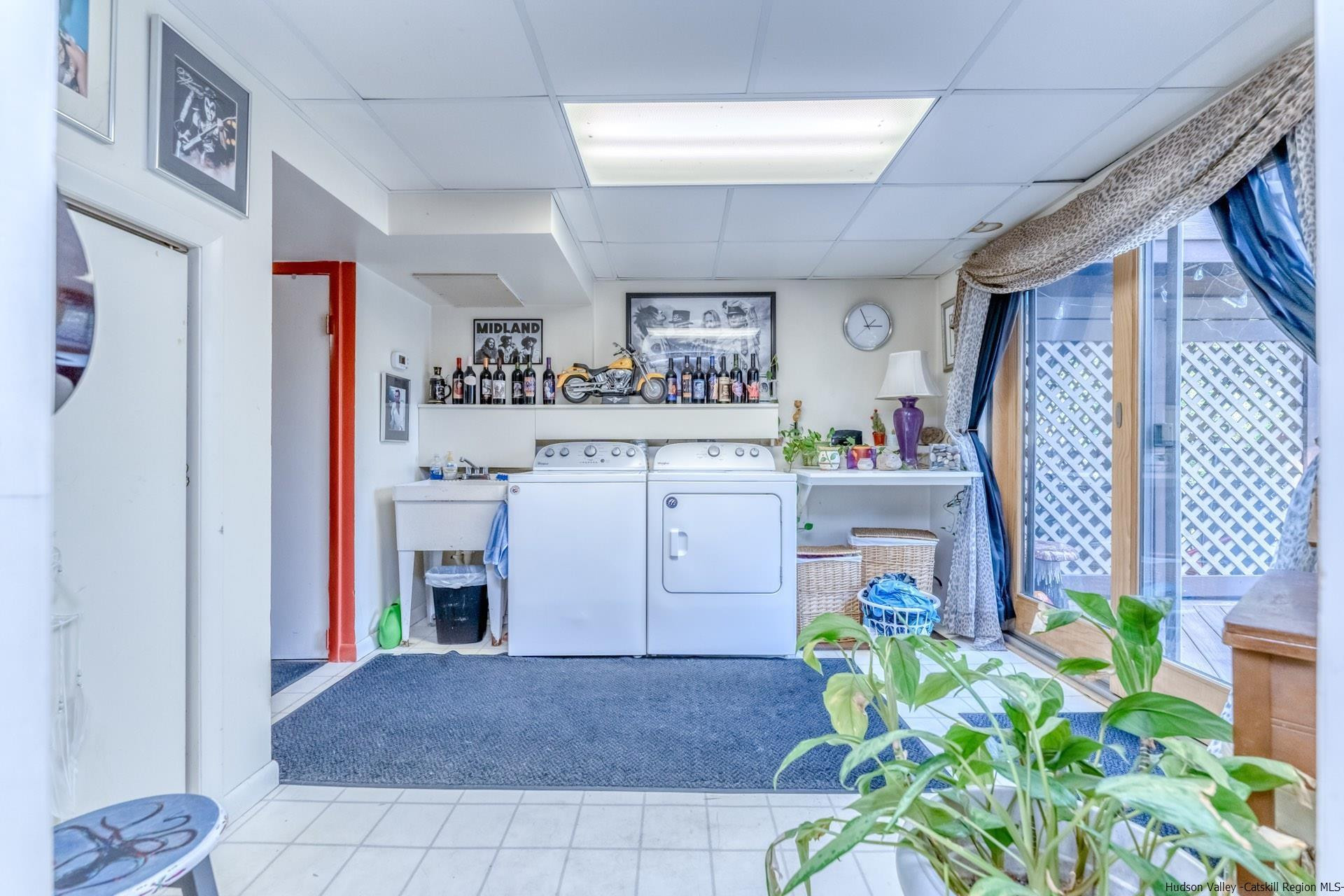 195 Arnold Drive Kingston, NY 12401 - Photo 24 of 35 a workspace with furniture a rug and a window