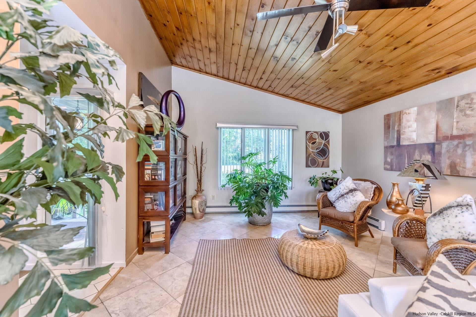 195 Arnold Drive Kingston, NY 12401 - Photo 6 of 35 a view of a livingroom with furniture and a potted plant
