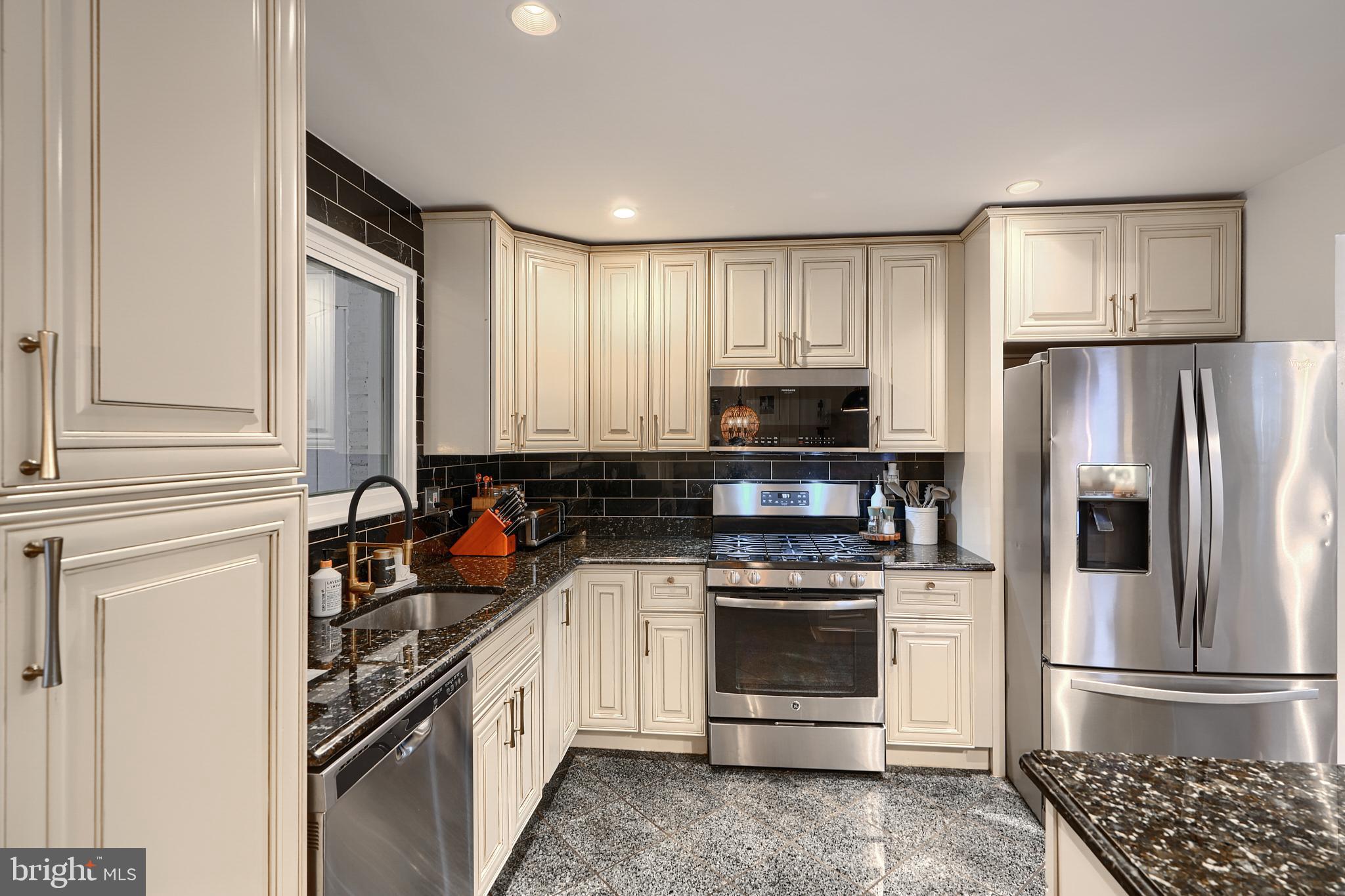 9713 Holmhurst Road Bethesda, MD 20817 - Photo 14 of 95 Gallery Image 14