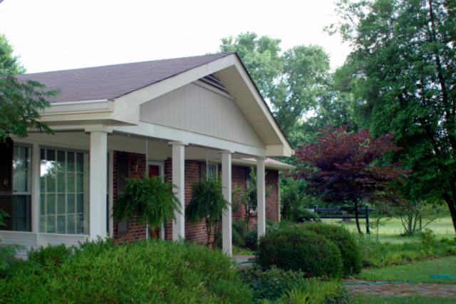 2121 Neelys Bend Road Madison, TN 37115 - Photo 2 of 20 WELCOME HOME TO THIS PEACEFUL, TRANQUIL SETTING ON 5 ACRES AT THE END OF NEELY'S BEND. HIDDEN TREASURE
