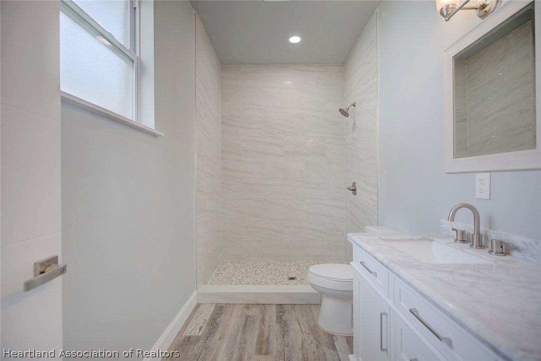 2545 Odessa Road Avon Park, FL 33825 - Photo 14 of 24 a bathroom with a sink toilet and shower