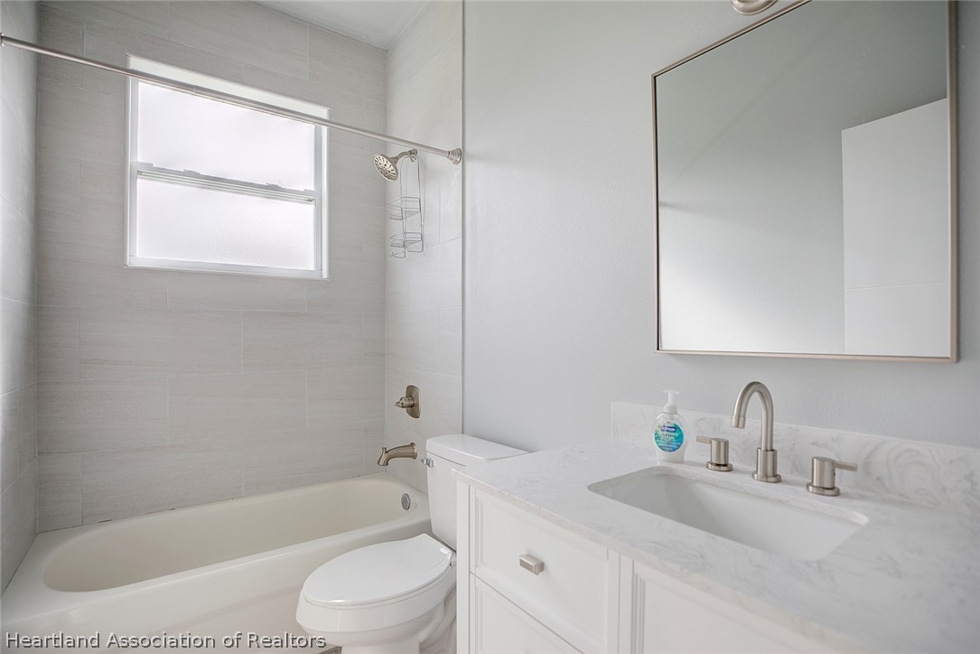 2545 Odessa Road Avon Park, FL 33825 - Photo 18 of 24 a bathroom with a sink toilet and shower
