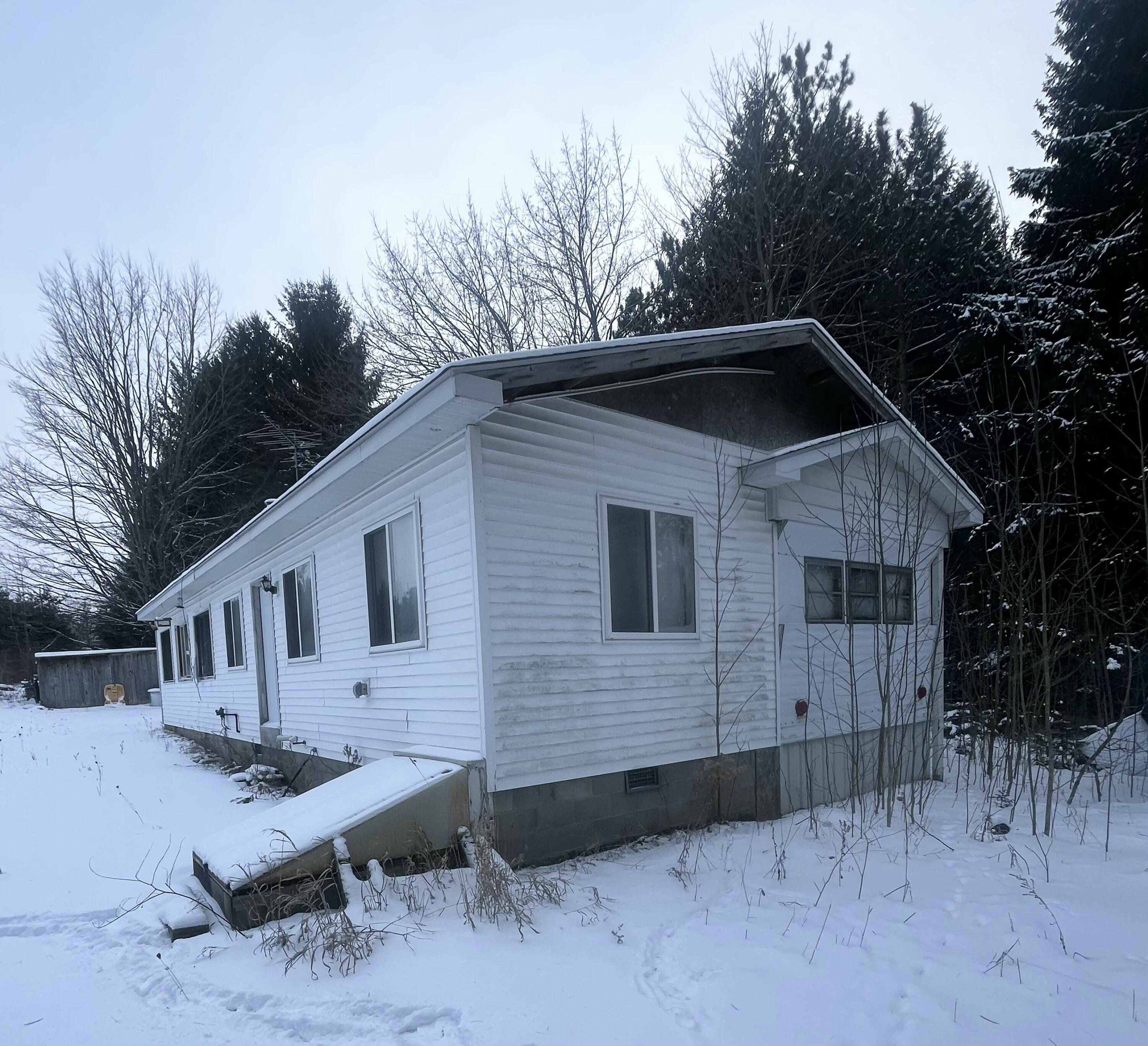 1735 Highway 33 Comins, MI 48619 - Photo 4 of 14 IMG_3369