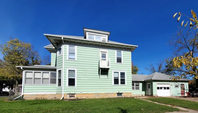 $400 | 126 1/2 South 4th Street, Unit 203, River Falls, WI 54022