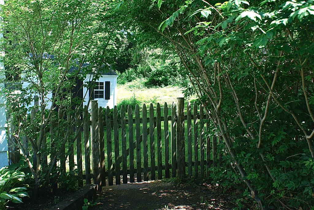 2 Oakwood Road Cape Elizabeth, ME 04107 - Photo 2 of 17 Side Gate to Large side yard