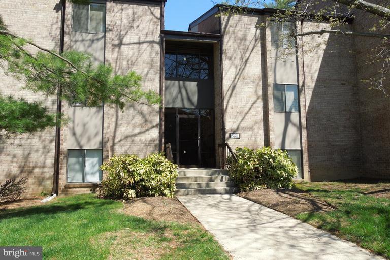 18911 Smoothstone Way Gaithersburg, MD 20886 - Photo 1 of 15 Exterior (Front)