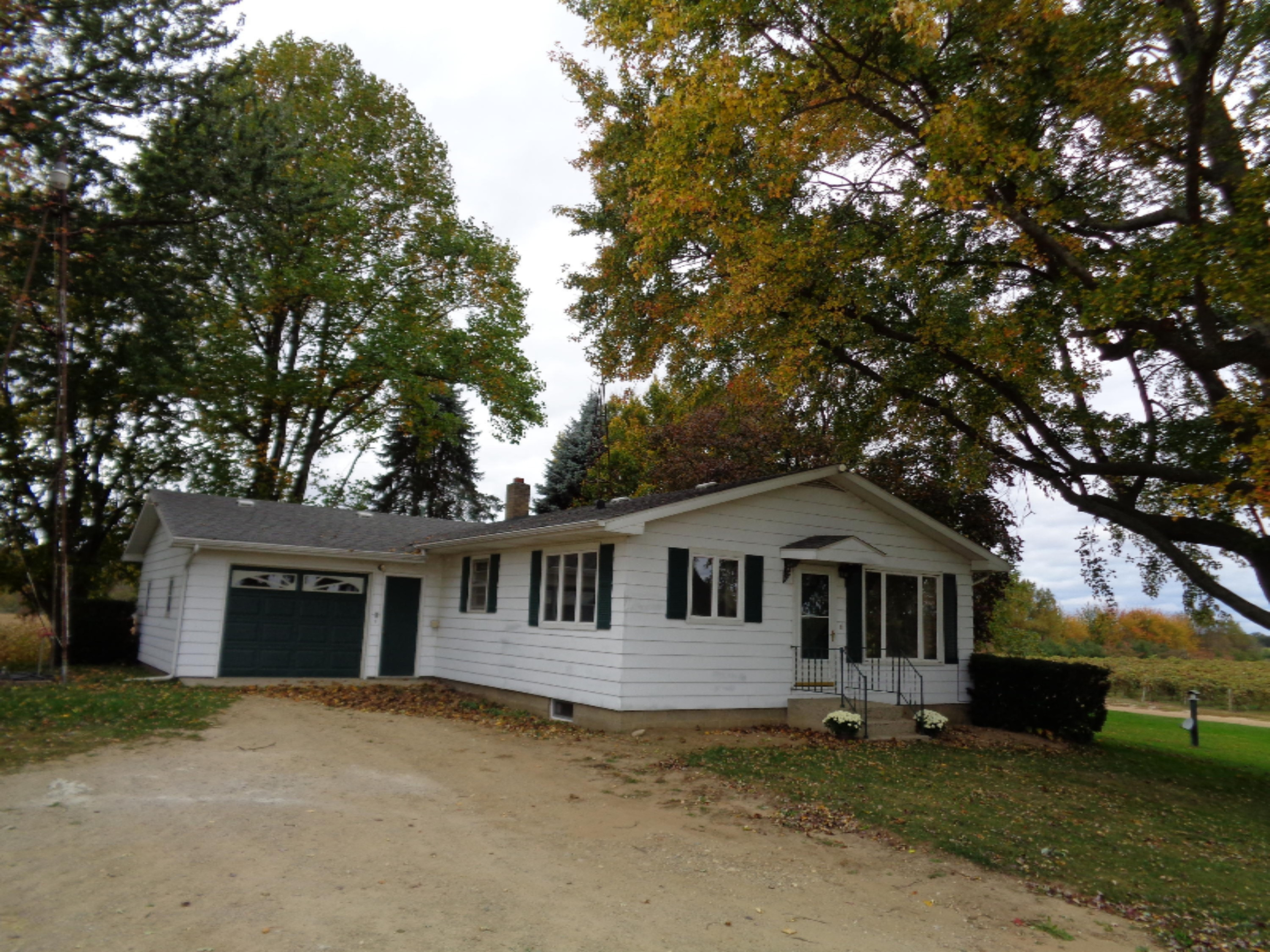 7342 Sells Road Eau Claire, MI 49111 - Photo 5 of 23 DSC00223