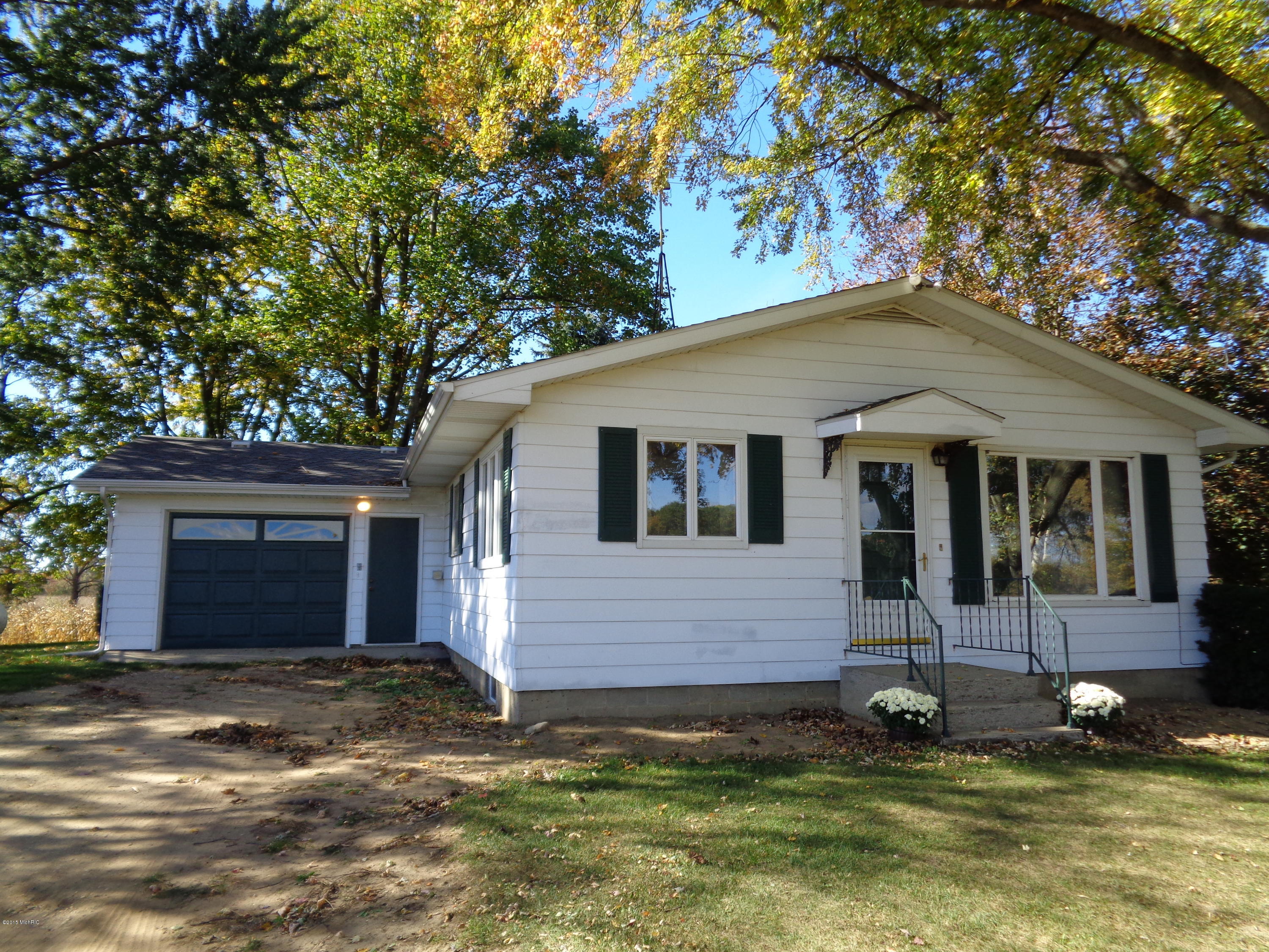 7342 Sells Road Eau Claire, MI 49111 - Photo 7 of 23 DSC00363