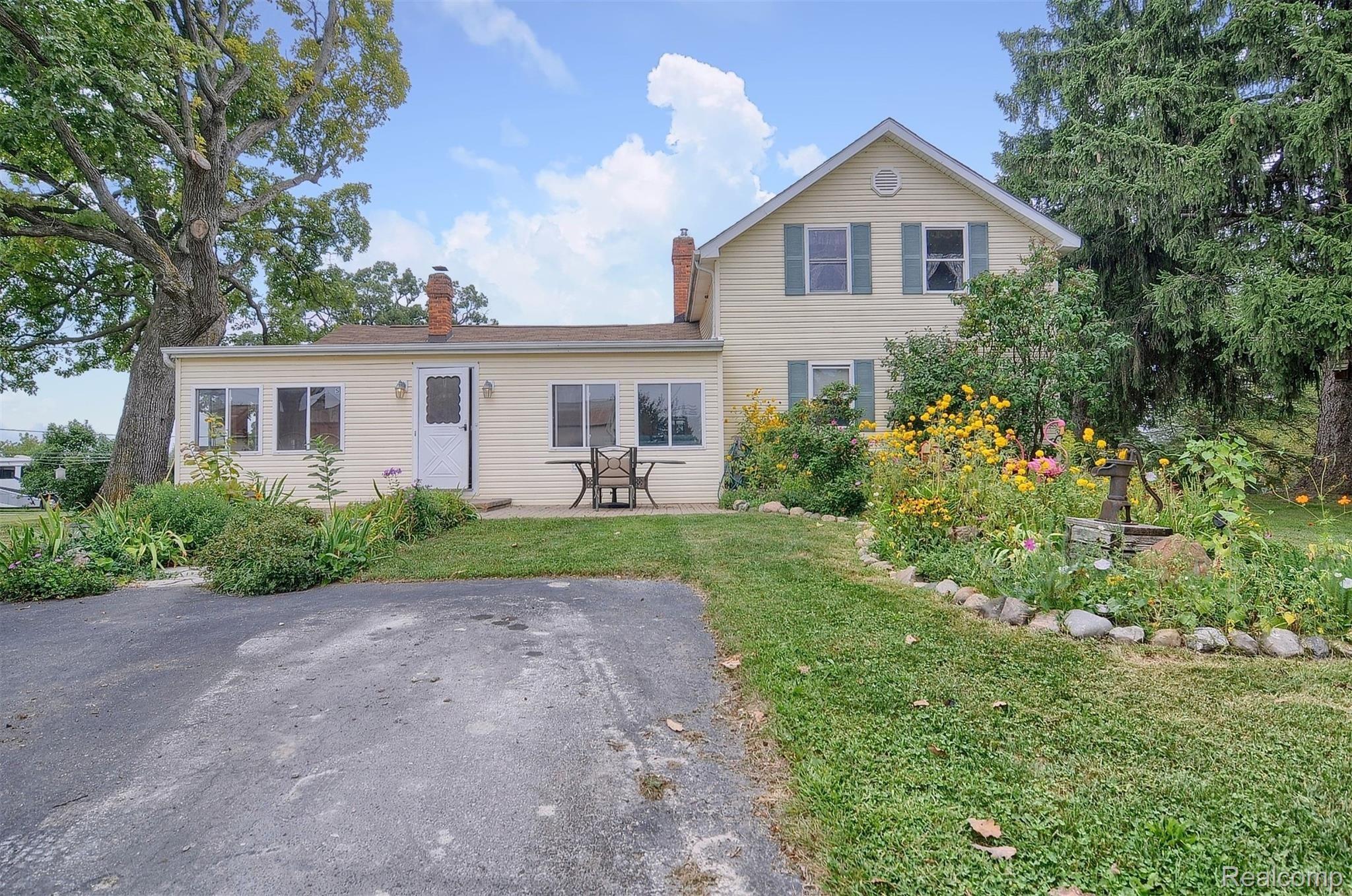 8280 Farley Road Pinckney, MI 48169 - Photo 26 of 39 26-Rear.jpg