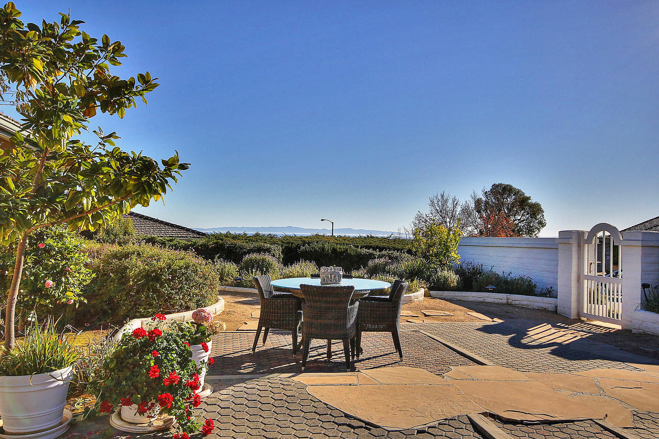 1386 Camino Meleno Santa Barbara, CA 93111 - Photo 19 of 32 27