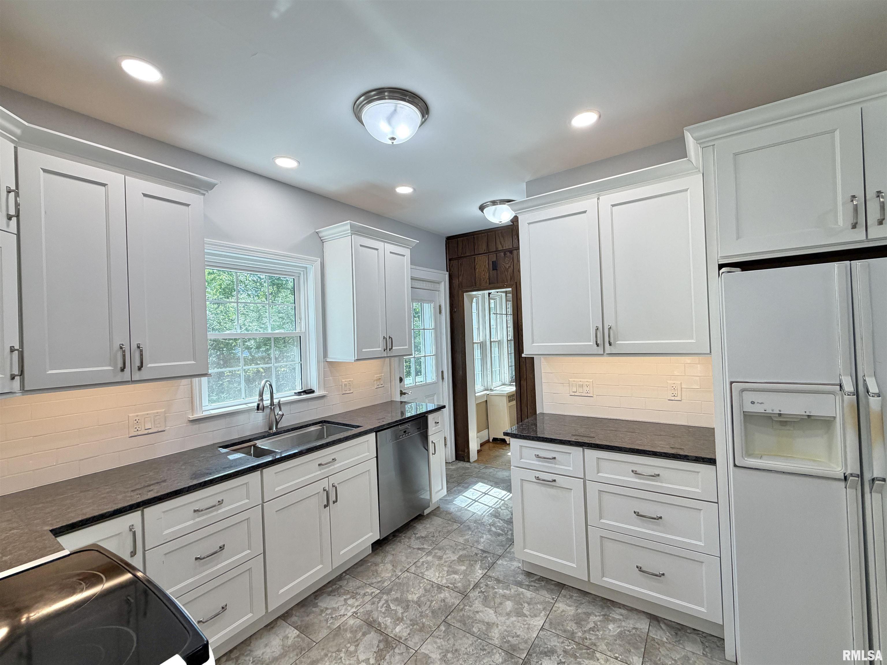 1824 Noble Avenue Springfield, IL 62704 - Photo 8 of 36