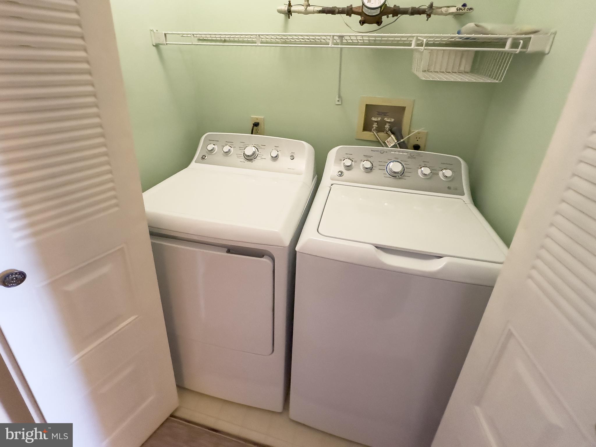 806 Wharton Road Mount Laurel, NJ 08054 - Photo 18 of 25 a utility room with dryer and washer