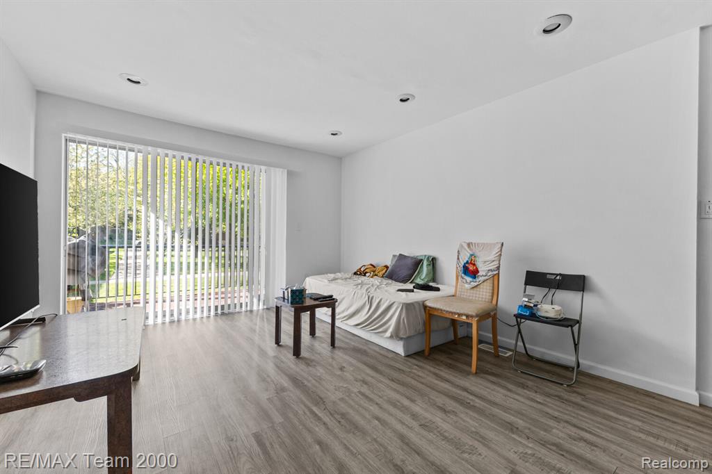 12049 Ina Drive Sterling Heights, MI 48312 - Photo 4 of 20