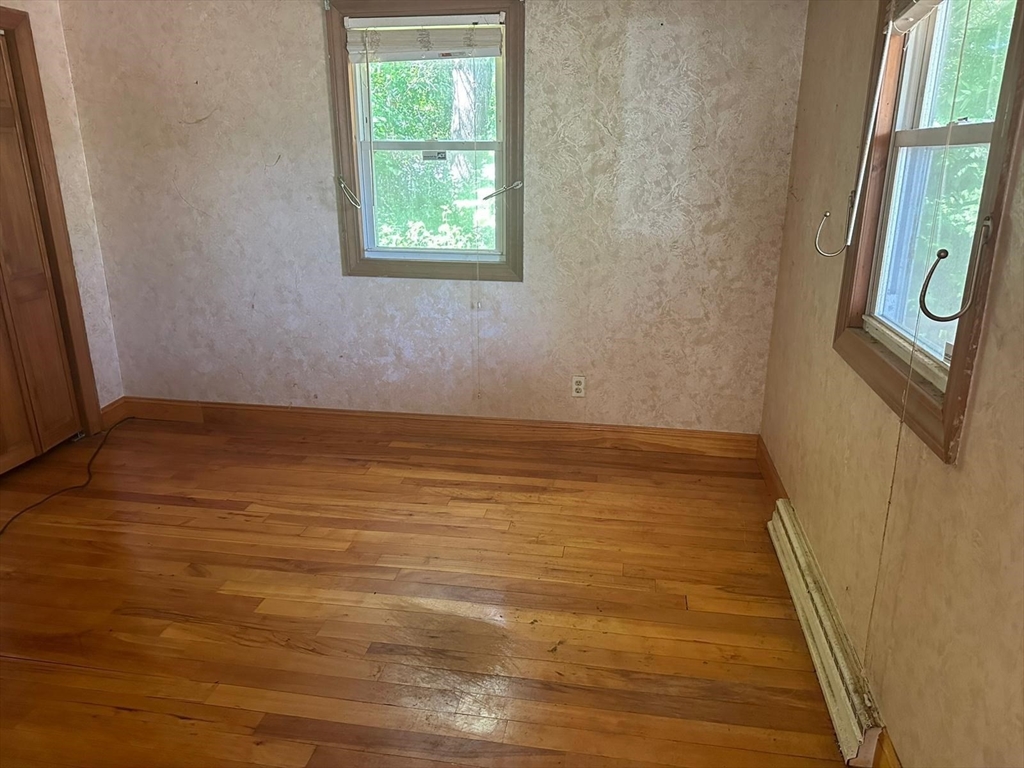 133 Salem Road Billerica, MA 01821 - Photo 12 of 32 an empty room with windows