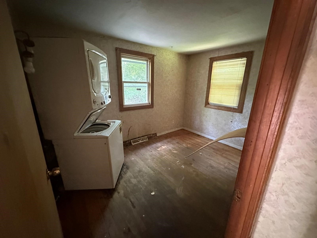 133 Salem Road Billerica, MA 01821 - Photo 18 of 32 a view of a room with windows